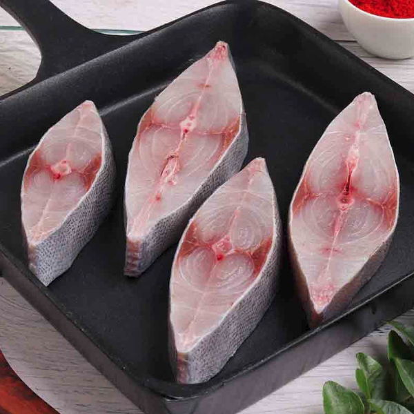 Fresh Black Pomfret Sea Catch / الزبيدي أسود